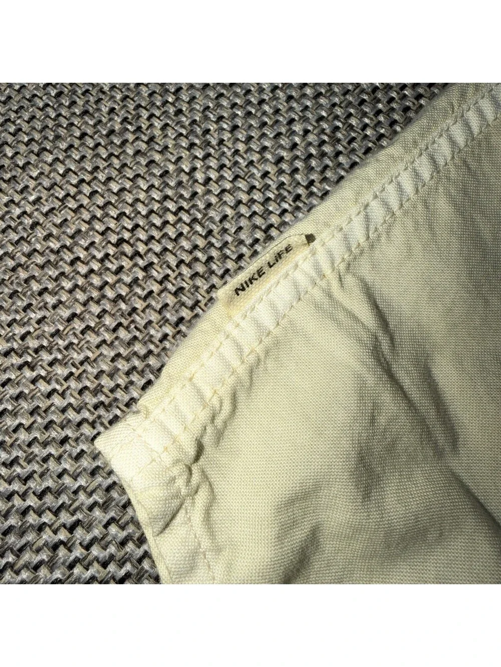 HJ7270-234 Nike Life Men's Chambray Oxford Button Down Shirt Light Khaki Size L